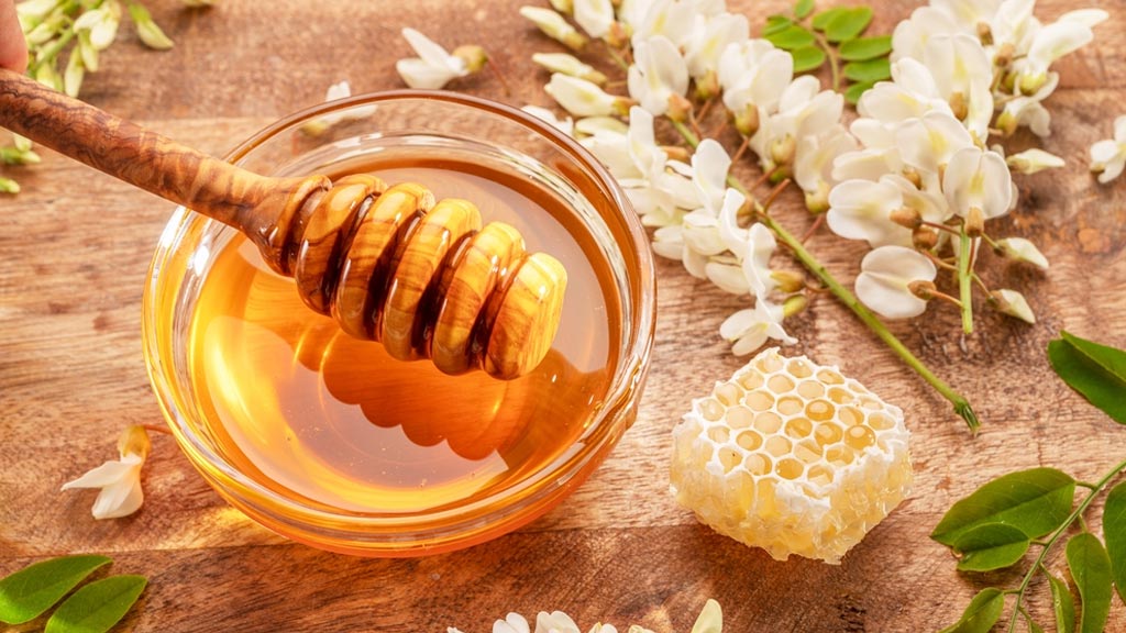 Med sa propolisom: 7 ključnih prednosti i savjeta