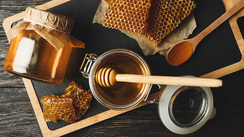 Med za kašalj: 9 prirodnih načina korištenja